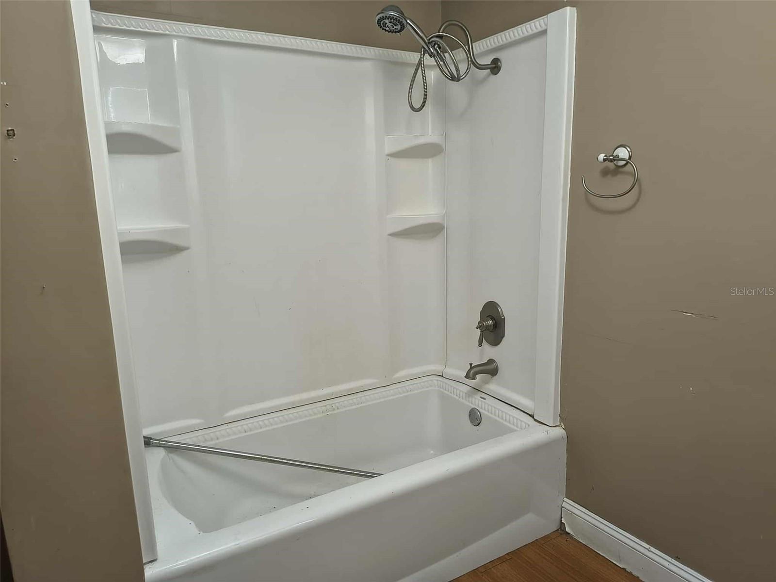 LEONARDS SUB - Residential