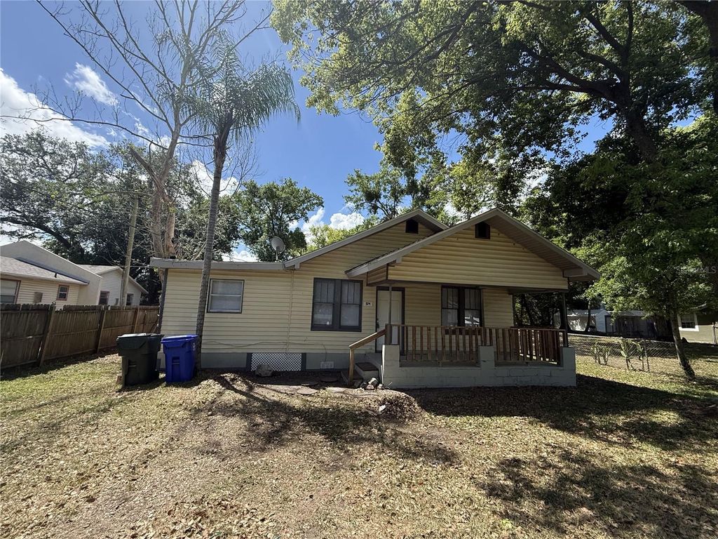 Photo of 314 W Crescent Drive, Lakeland, FL 33805 (MLS # TB8494137)