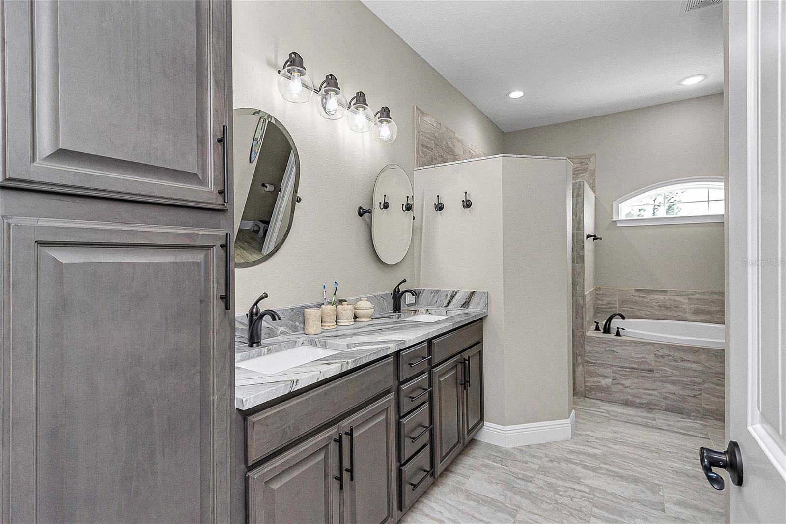 WILLISTON HLNDS - Residential