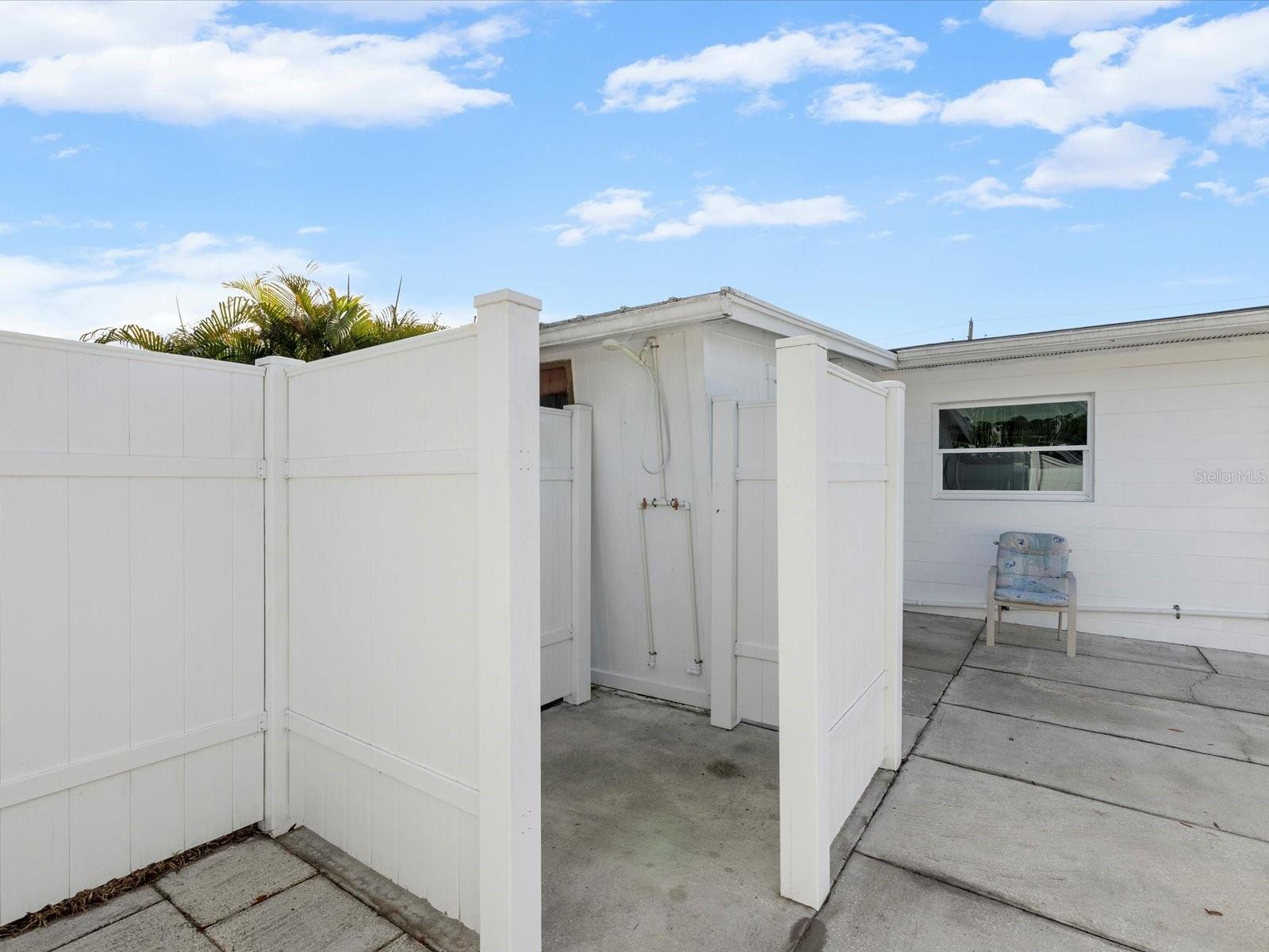 COUNTRY ESTATES - Residential