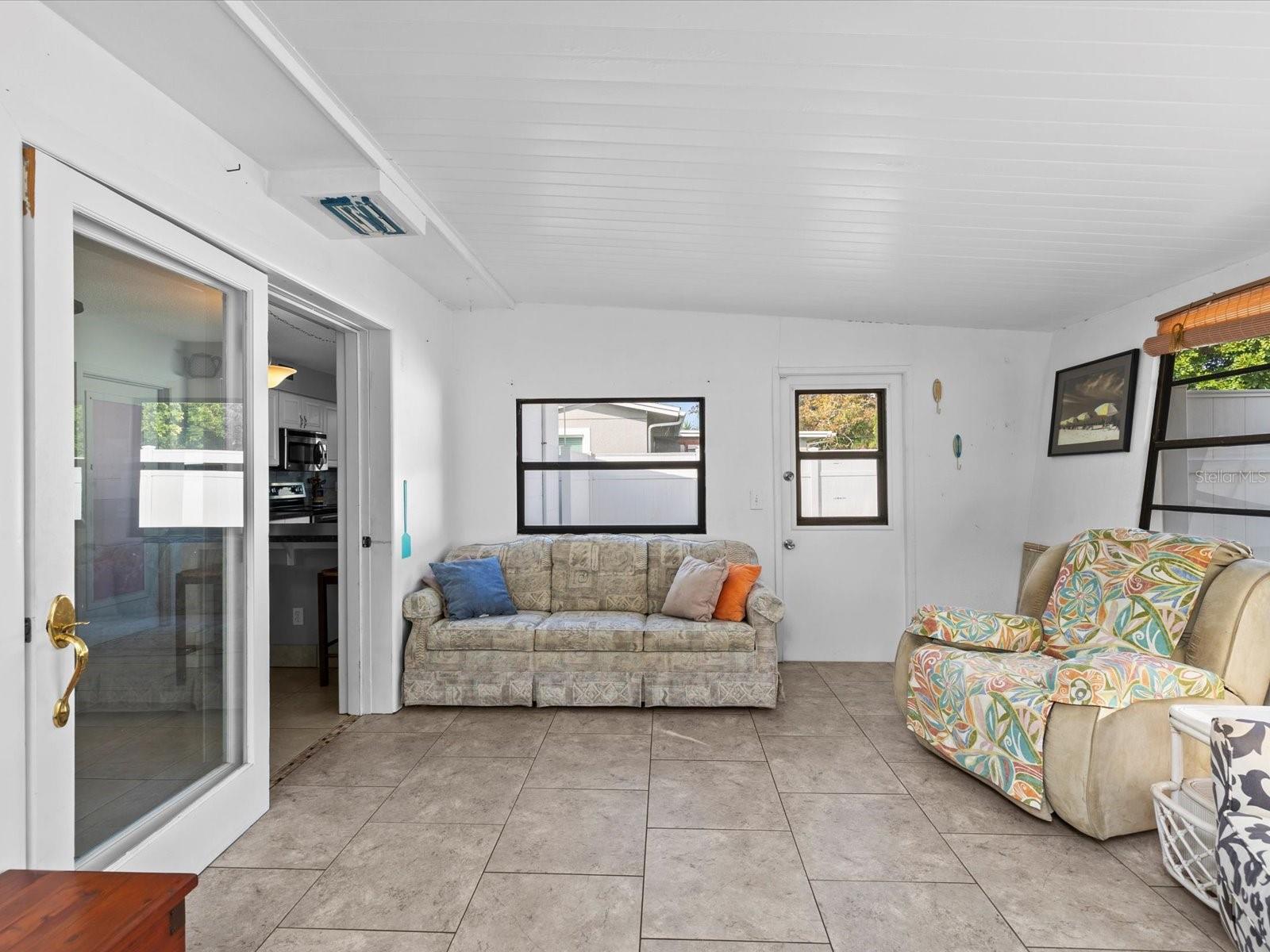 COUNTRY ESTATES - Residential