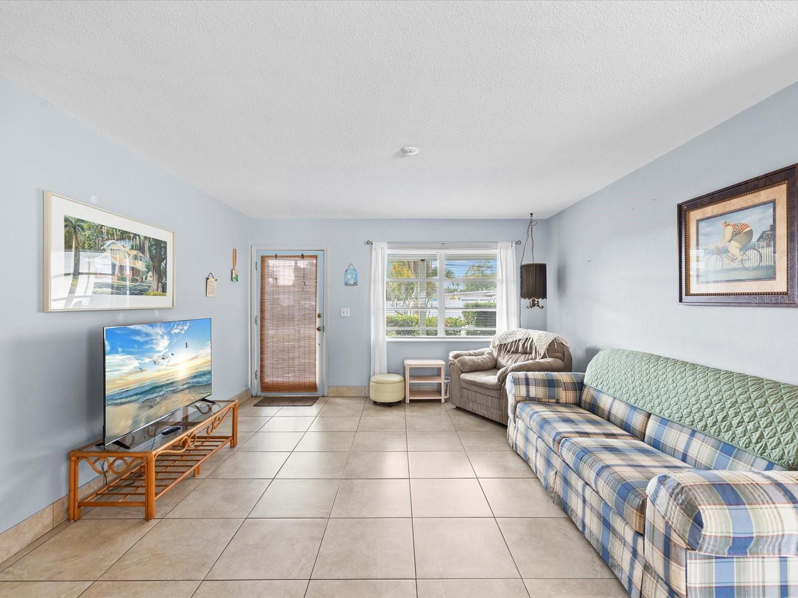 COUNTRY ESTATES - Residential