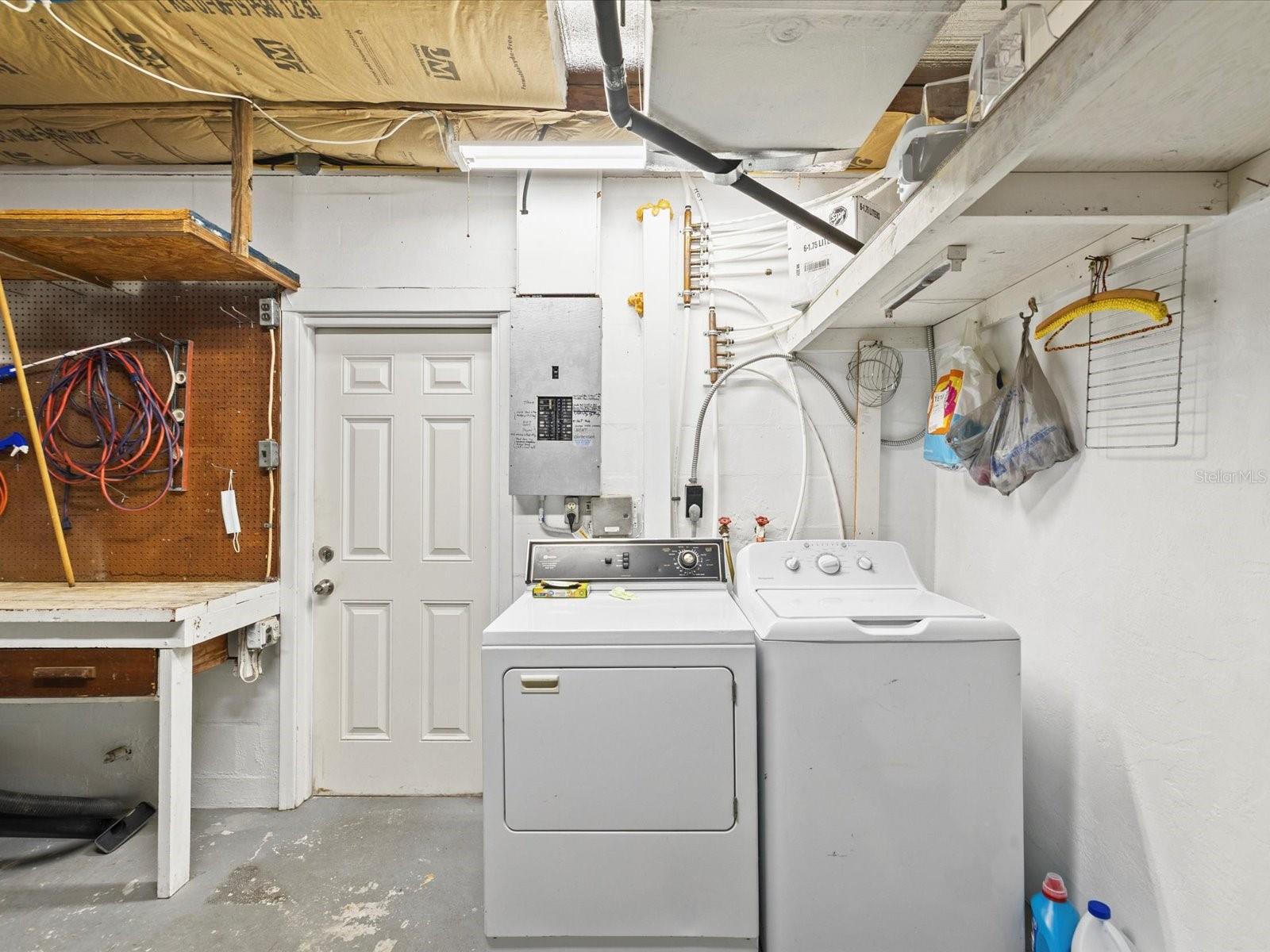 COUNTRY ESTATES - Residential