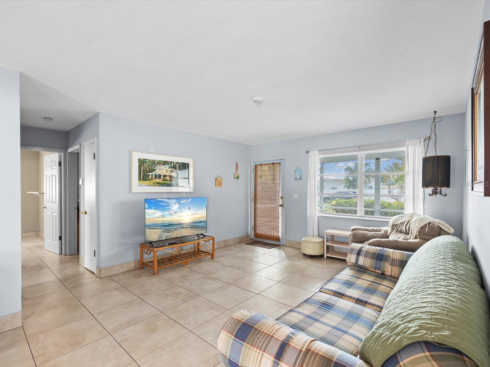 COUNTRY ESTATES - Residential