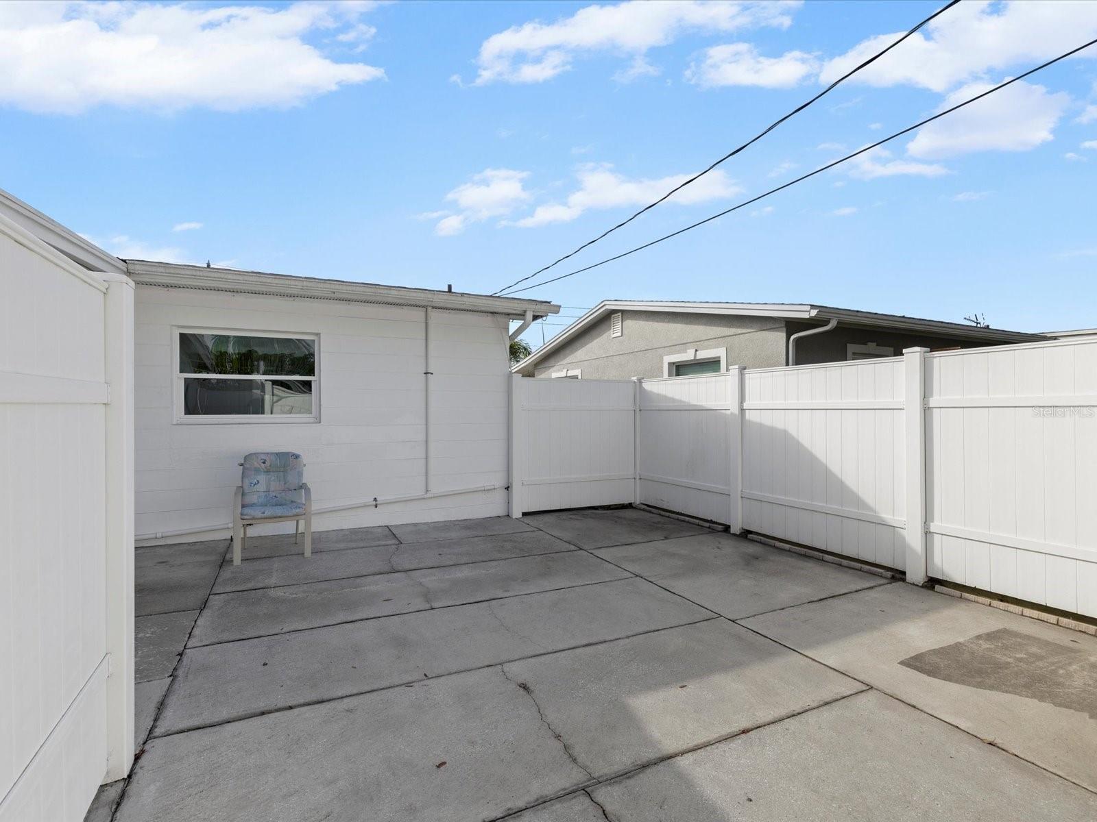 COUNTRY ESTATES - Residential