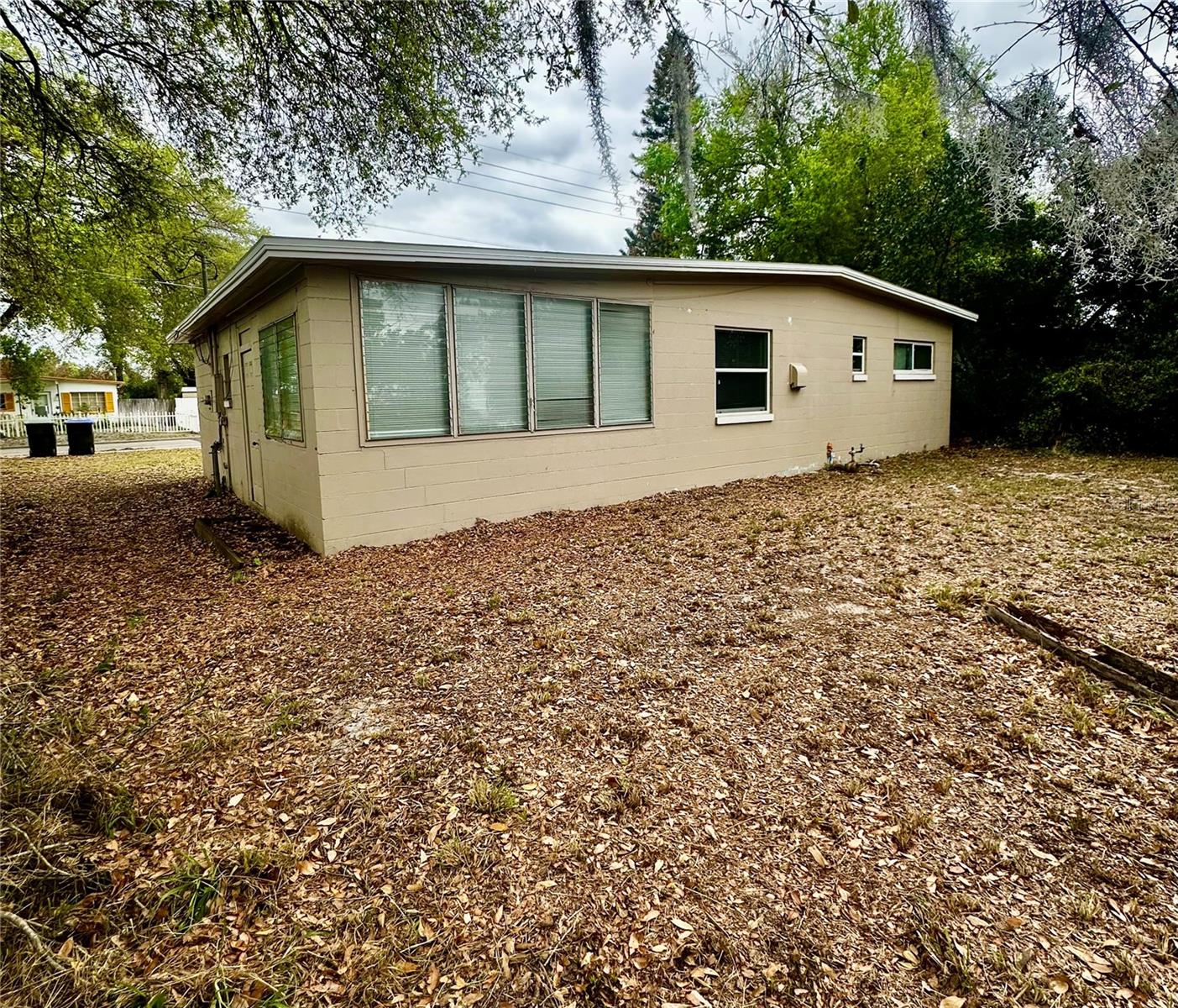 PARKWAY ESTATES - Residential Lease