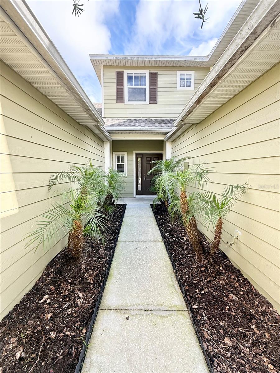 Clean 3 Bedroom, 2.5 Bath, Screened Patio and 2-Car Garage Townhome. Full appliance package including washer and dryer. All bedrooms up, laundry down. Close to everything the Tampa Bay Area has to offer.
To qualify for this property all applicants (all adults must apply) must have a credit score of 650 or higher, have had no evictions filed against them, cannot be in an active bankruptcy and monthly income must be equal to or greater than 2.5x the monthly rent. Owner Application Fee is $65.00 per adult (ALL ADULTS MUST APPLY).
Upon owner approval there is an addition HOA Application Fee of $150.00 per adult. HOA has up to 15 days to approve once a completed application has been submitted.
APPLICATION FEES ARE NON-REFUNDABLE.