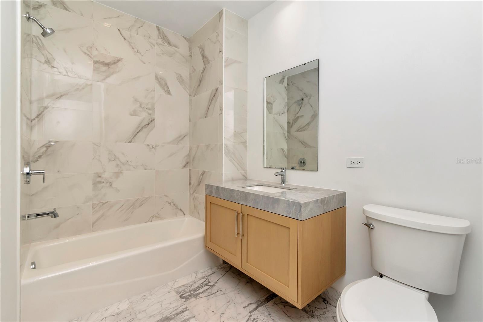 3105 BAY OAKS CONDO PCL #1203 - Residential