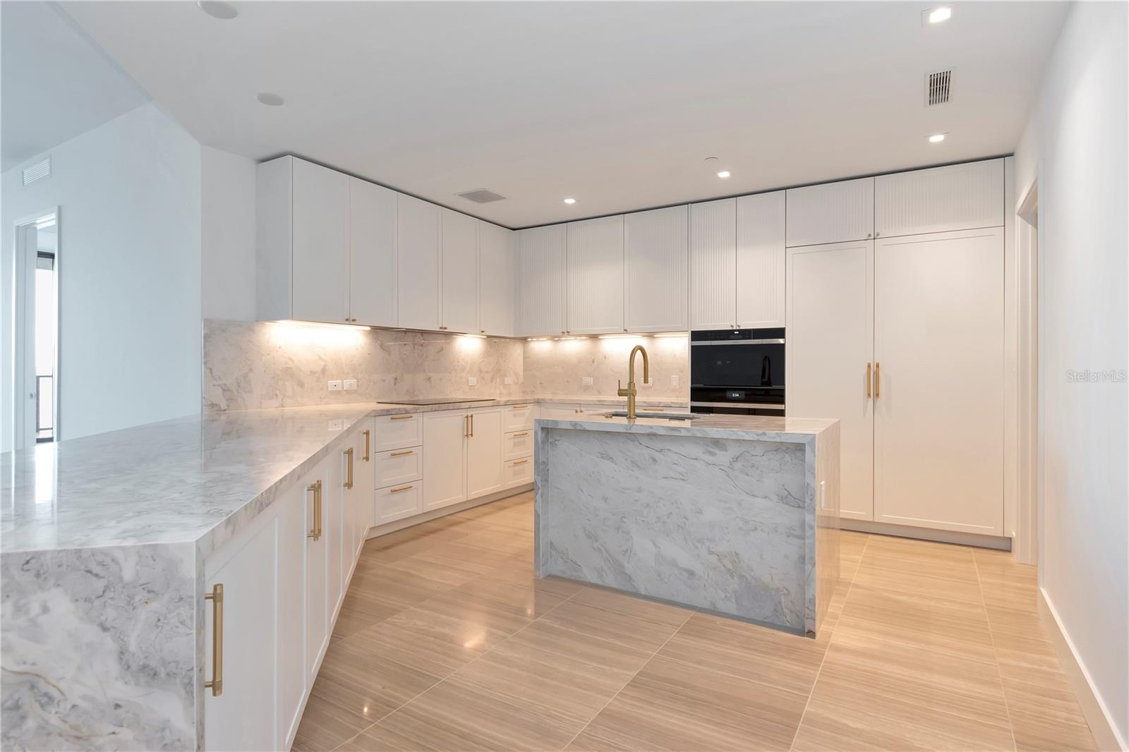 3105 BAY OAKS CONDO PCL #1203 - Residential