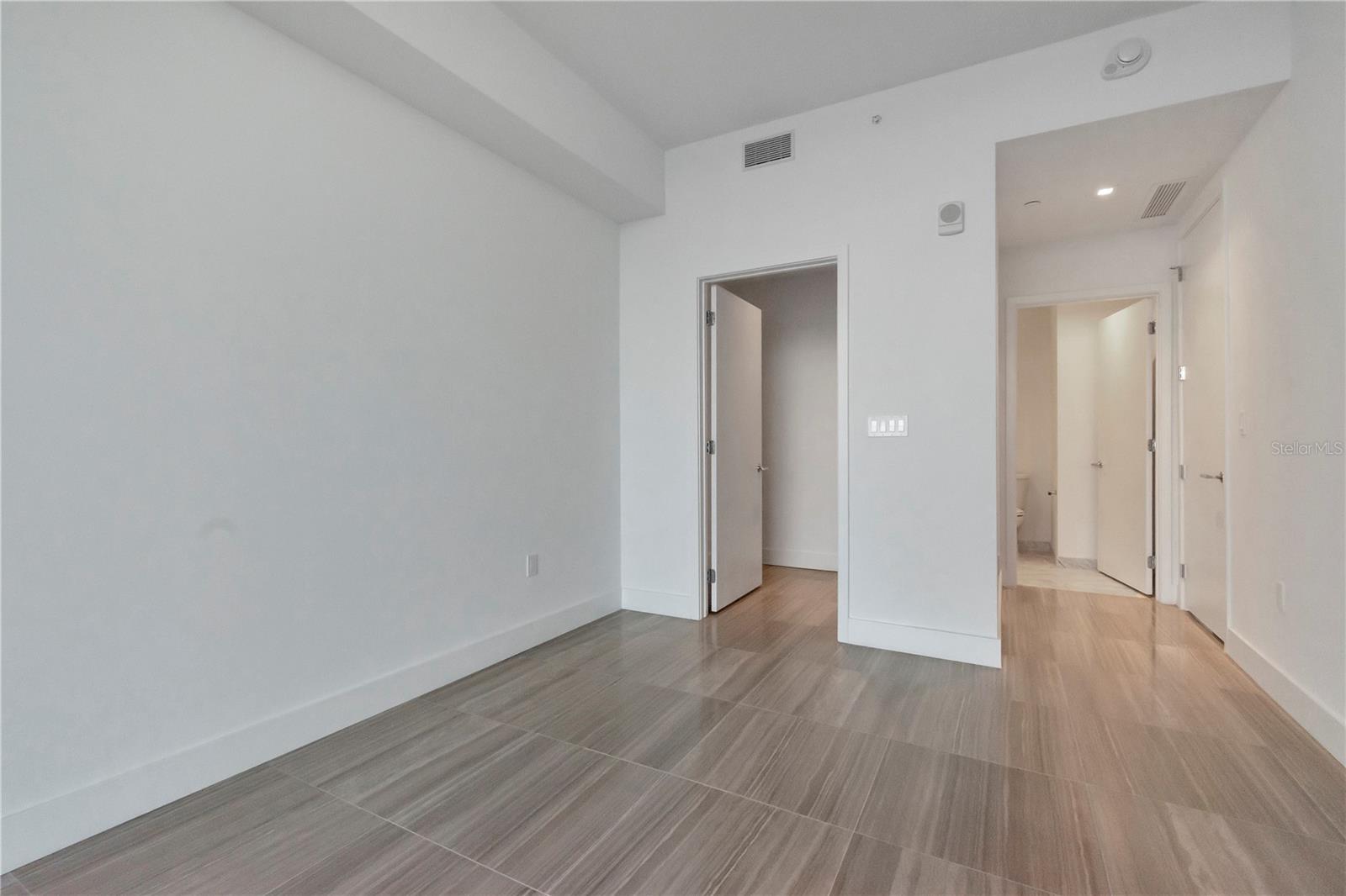 3105 BAY OAKS CONDO PCL #1203 - Residential