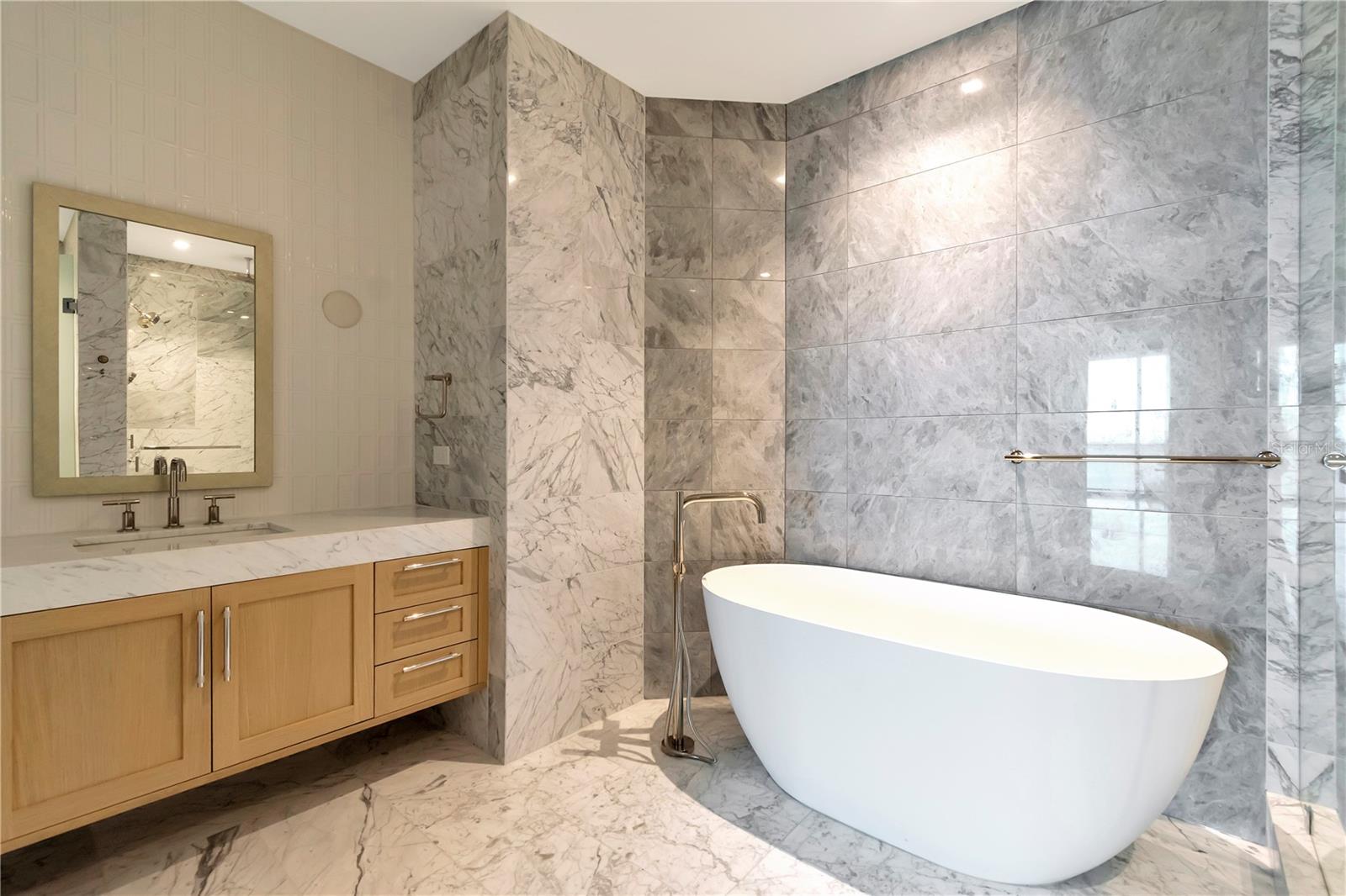 3105 BAY OAKS CONDO PCL #1203 - Residential