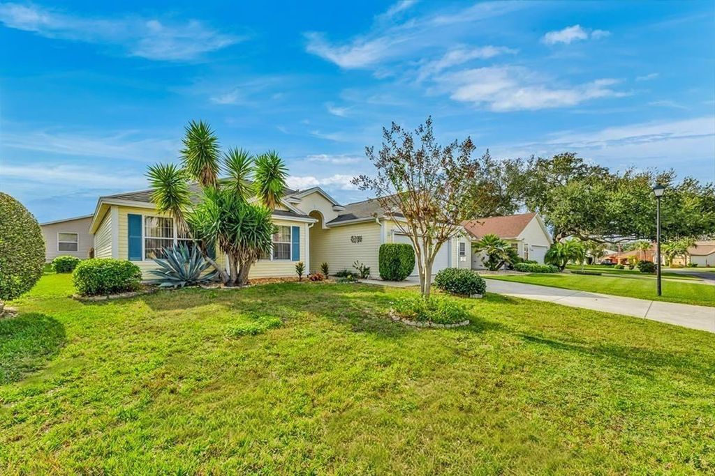 Photo of 528 Carrera Drive, The Villages, FL 32159 (MLS # G5105291)