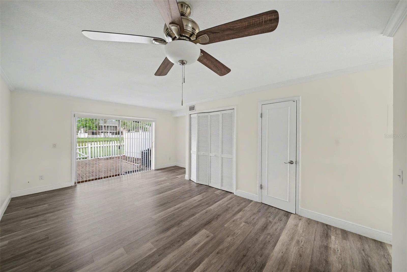 WHISPERING OAKS CONDOMINIUM - Residential