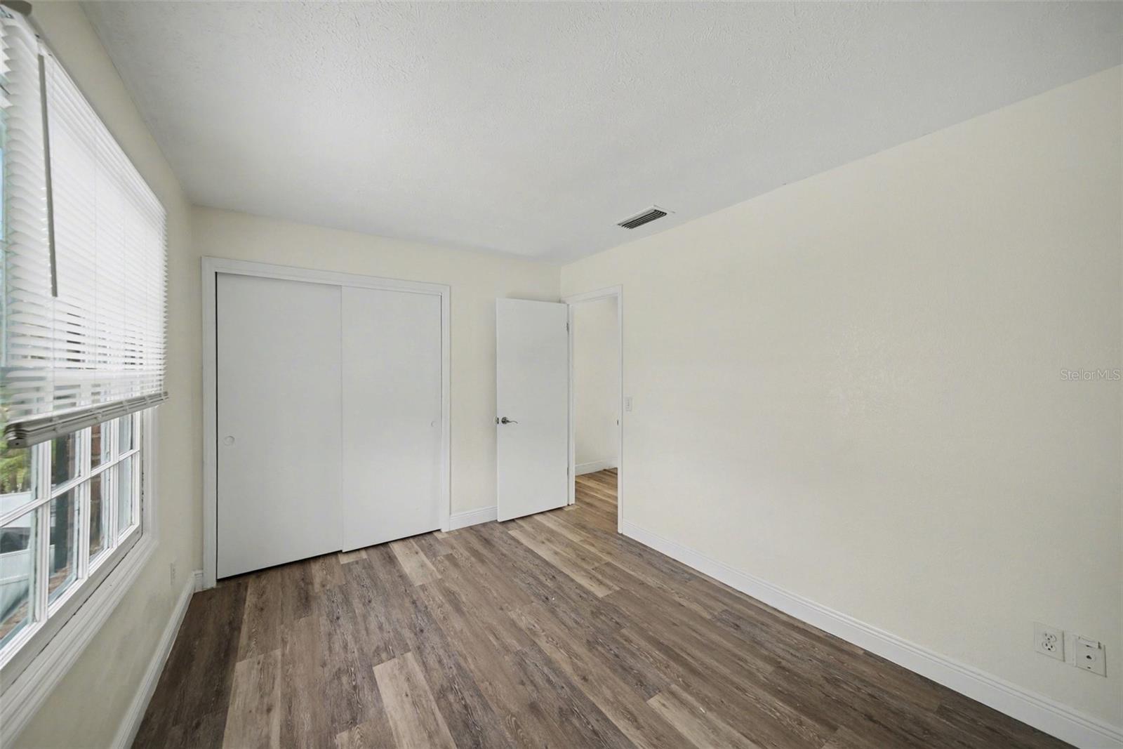 WHISPERING OAKS CONDOMINIUM - Residential