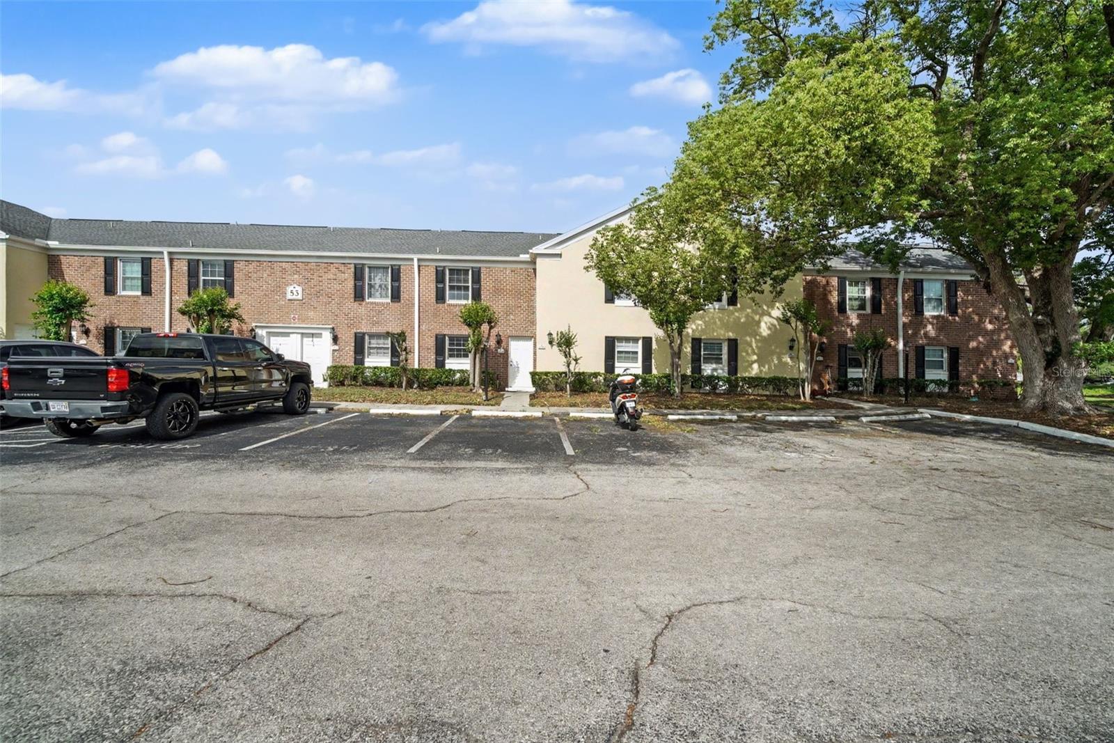 WHISPERING OAKS CONDOMINIUM - Residential