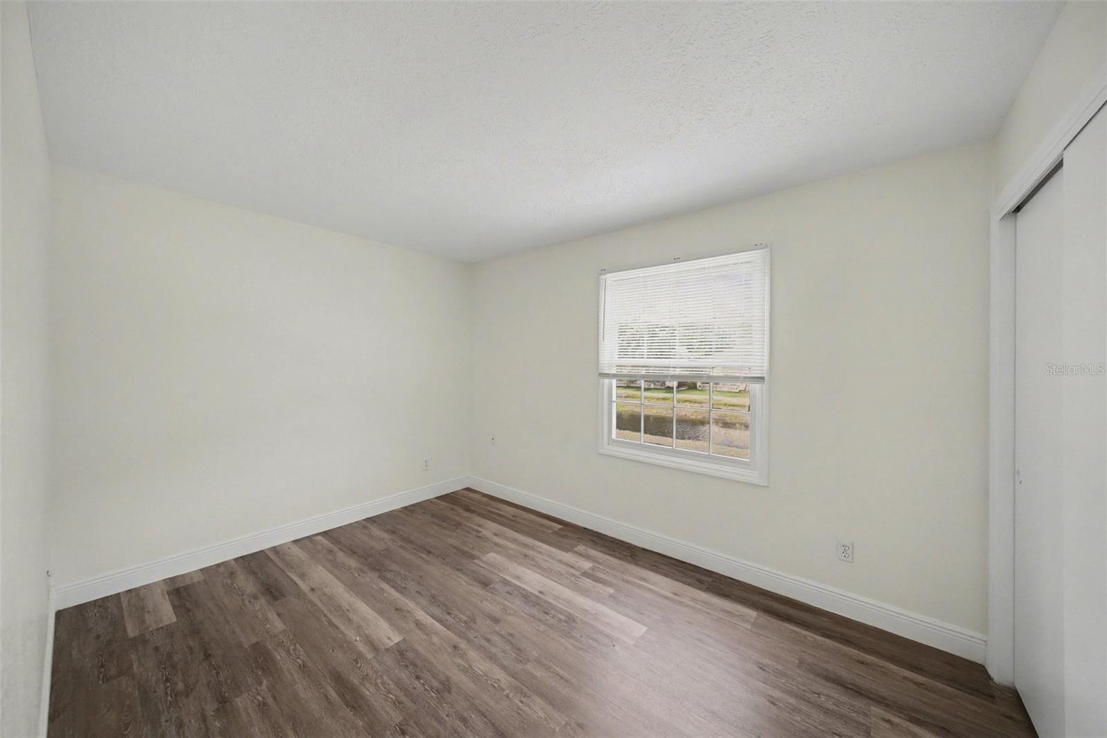 WHISPERING OAKS CONDOMINIUM - Residential