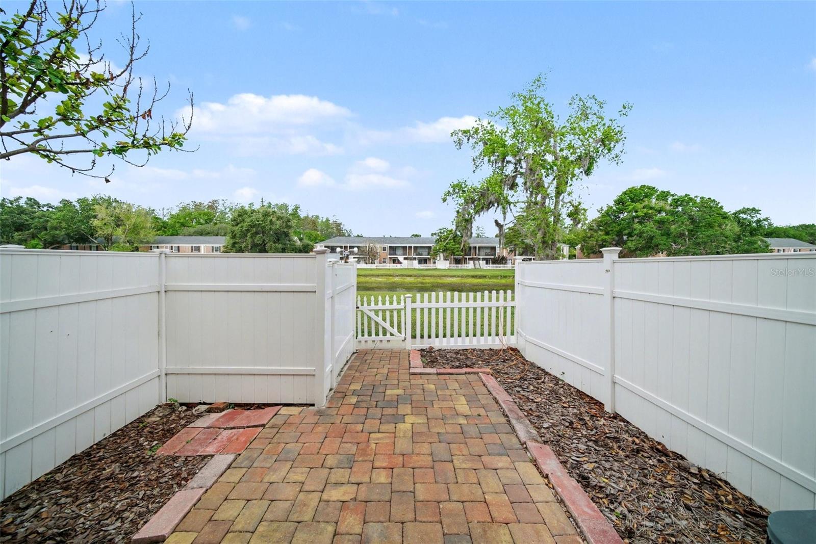 WHISPERING OAKS CONDOMINIUM - Residential