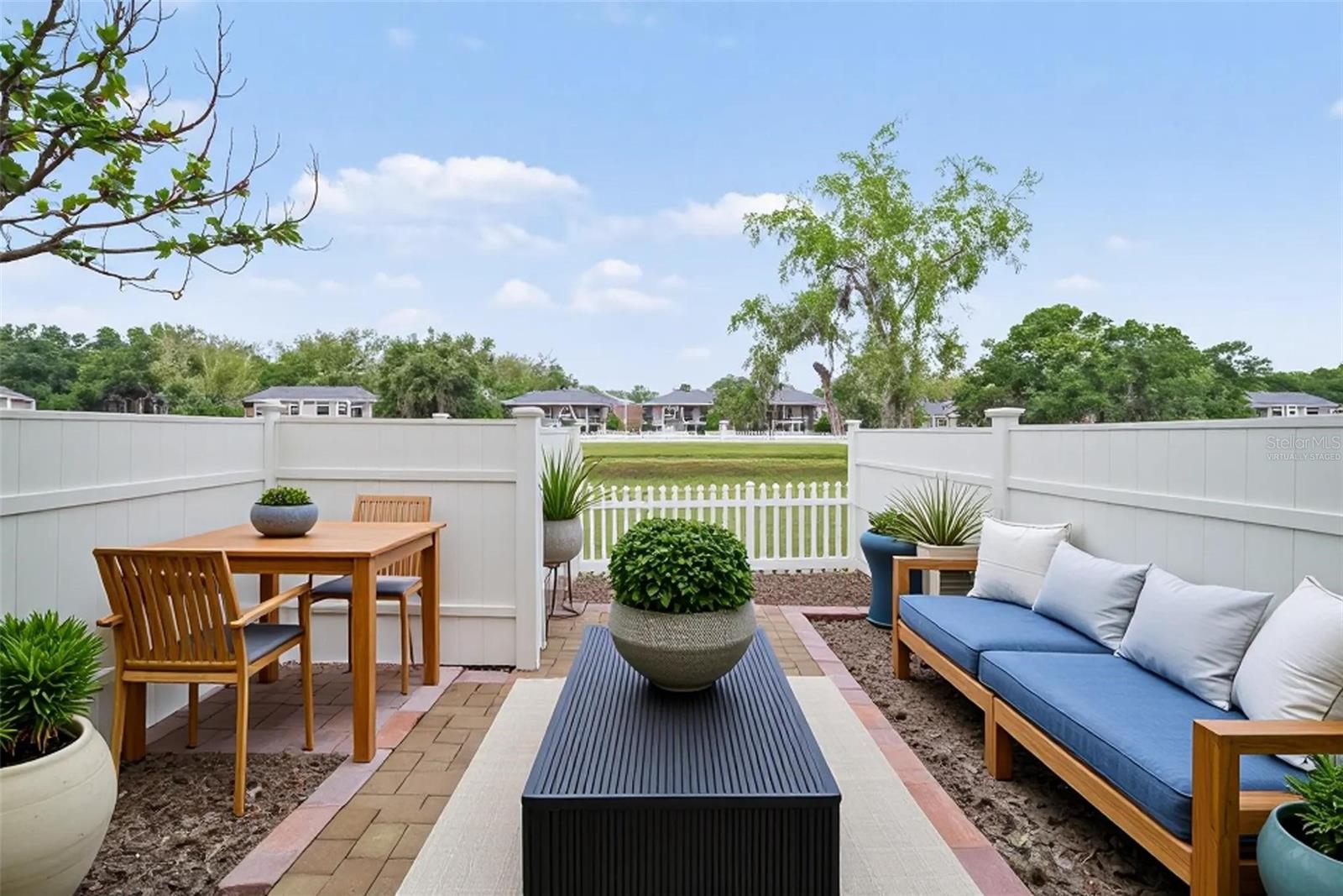 WHISPERING OAKS CONDOMINIUM - Residential