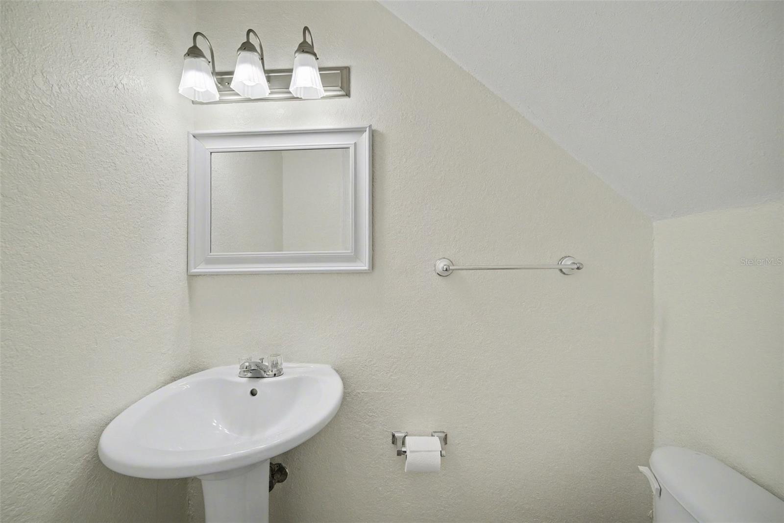 WHISPERING OAKS CONDOMINIUM - Residential