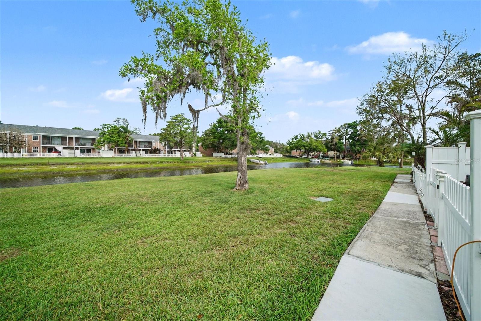 WHISPERING OAKS CONDOMINIUM - Residential