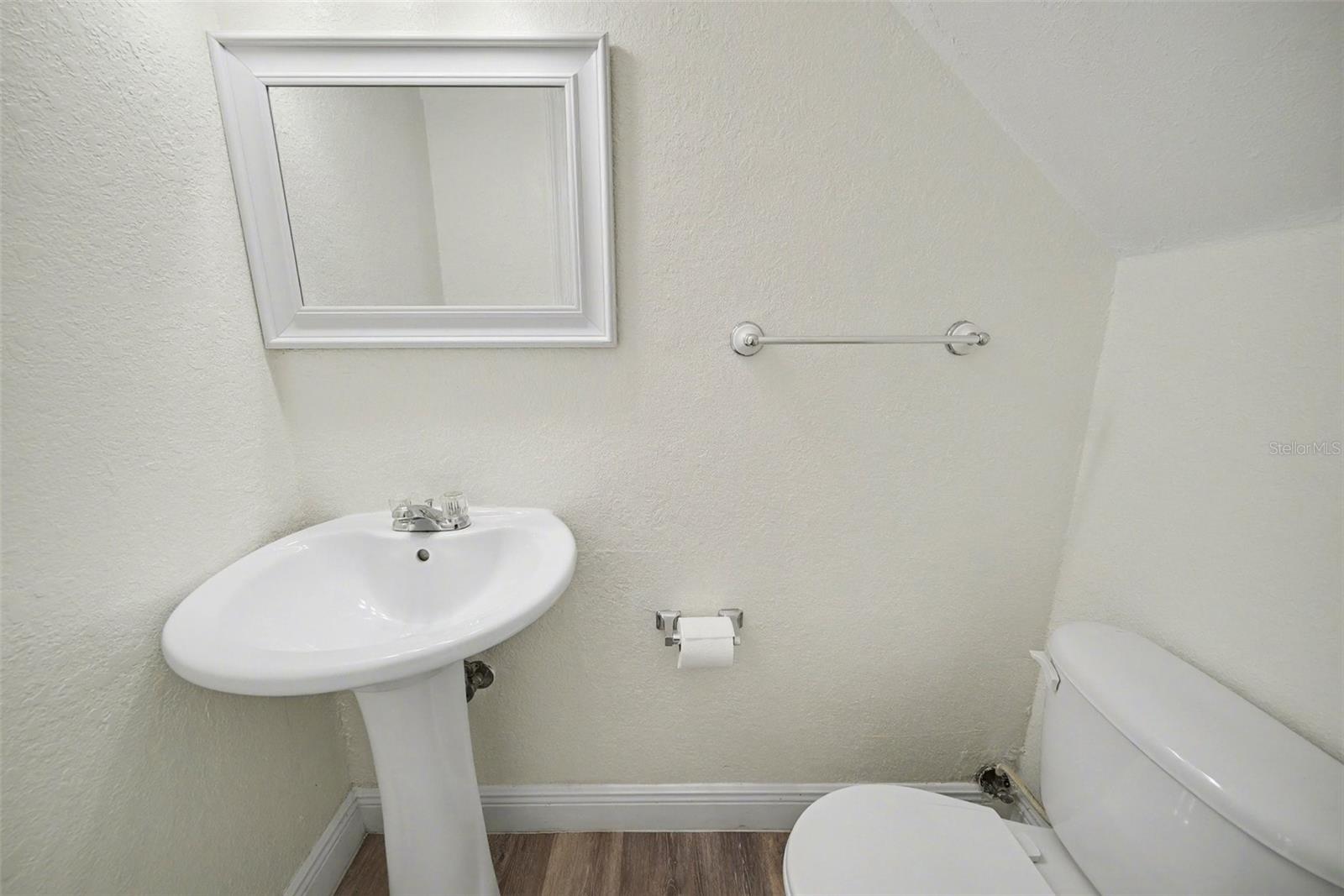 WHISPERING OAKS CONDOMINIUM - Residential