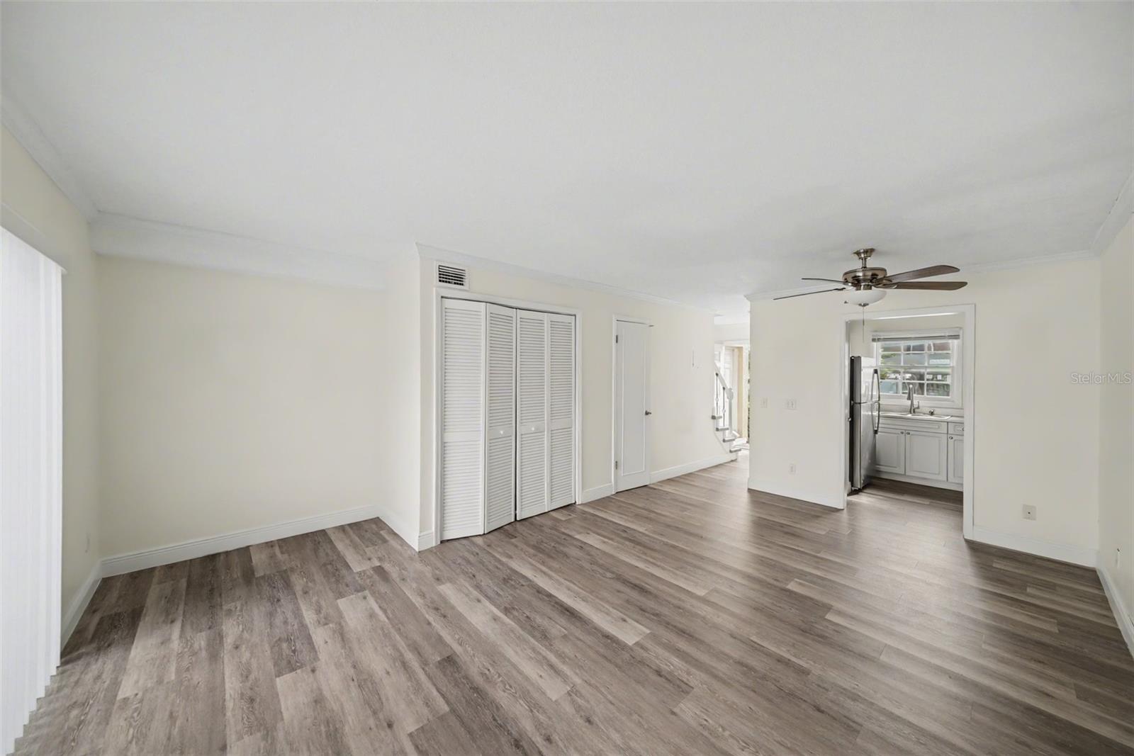 WHISPERING OAKS CONDOMINIUM - Residential