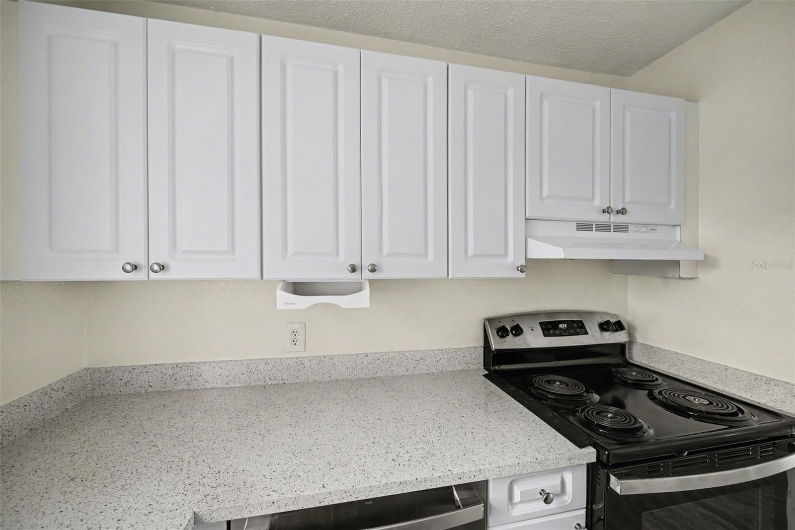 WHISPERING OAKS CONDOMINIUM - Residential