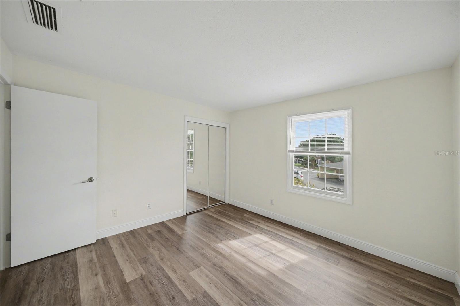 WHISPERING OAKS CONDOMINIUM - Residential