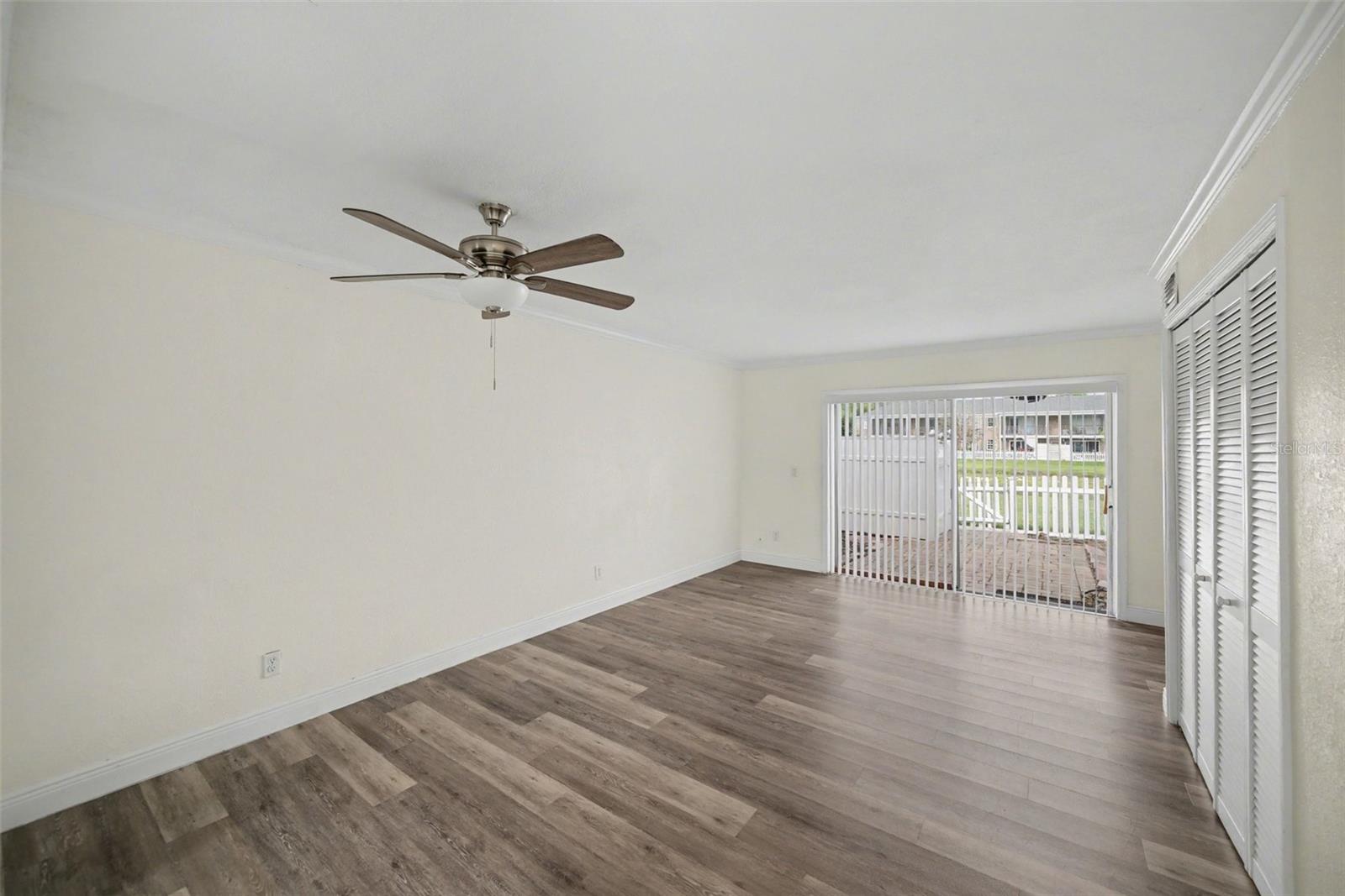 WHISPERING OAKS CONDOMINIUM - Residential