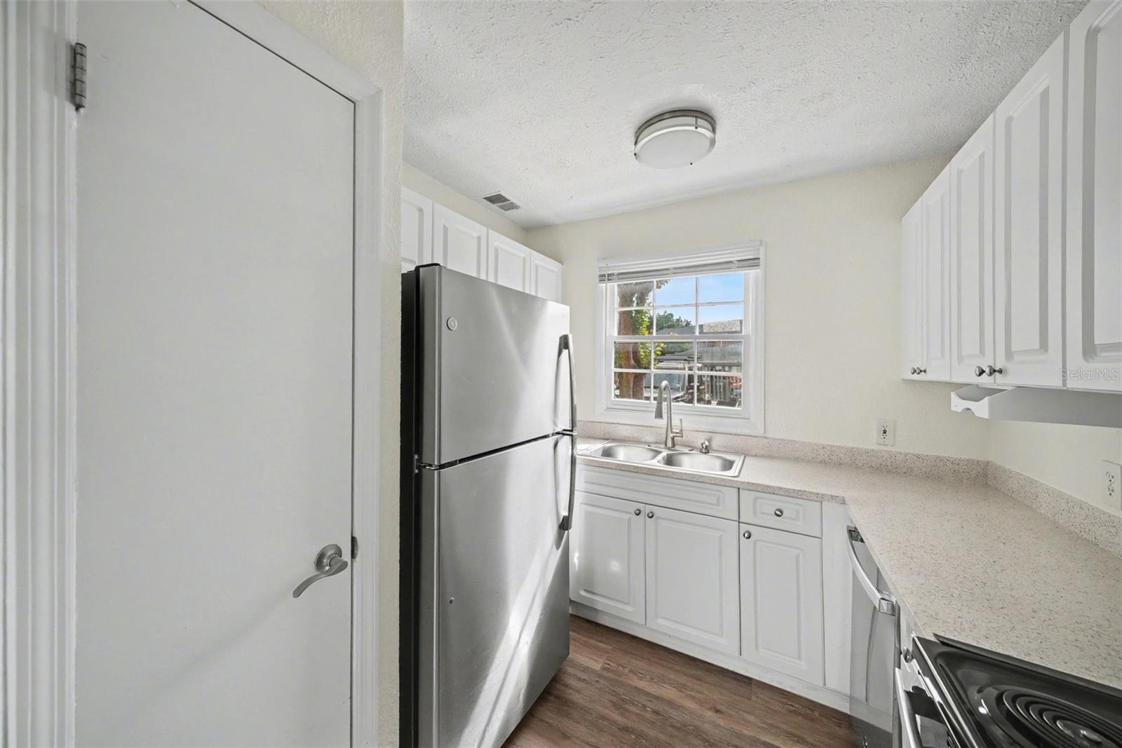 WHISPERING OAKS CONDOMINIUM - Residential