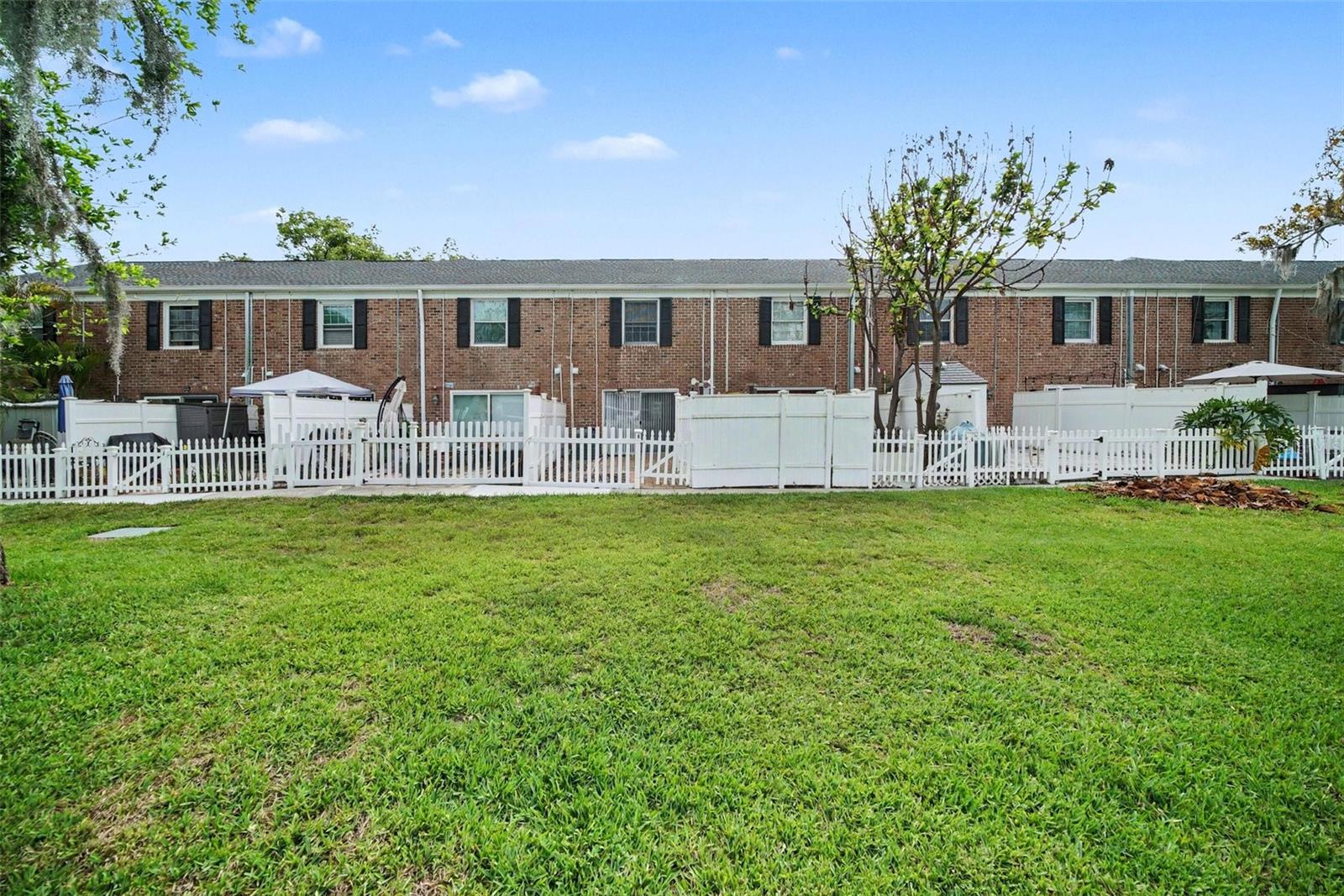WHISPERING OAKS CONDOMINIUM - Residential