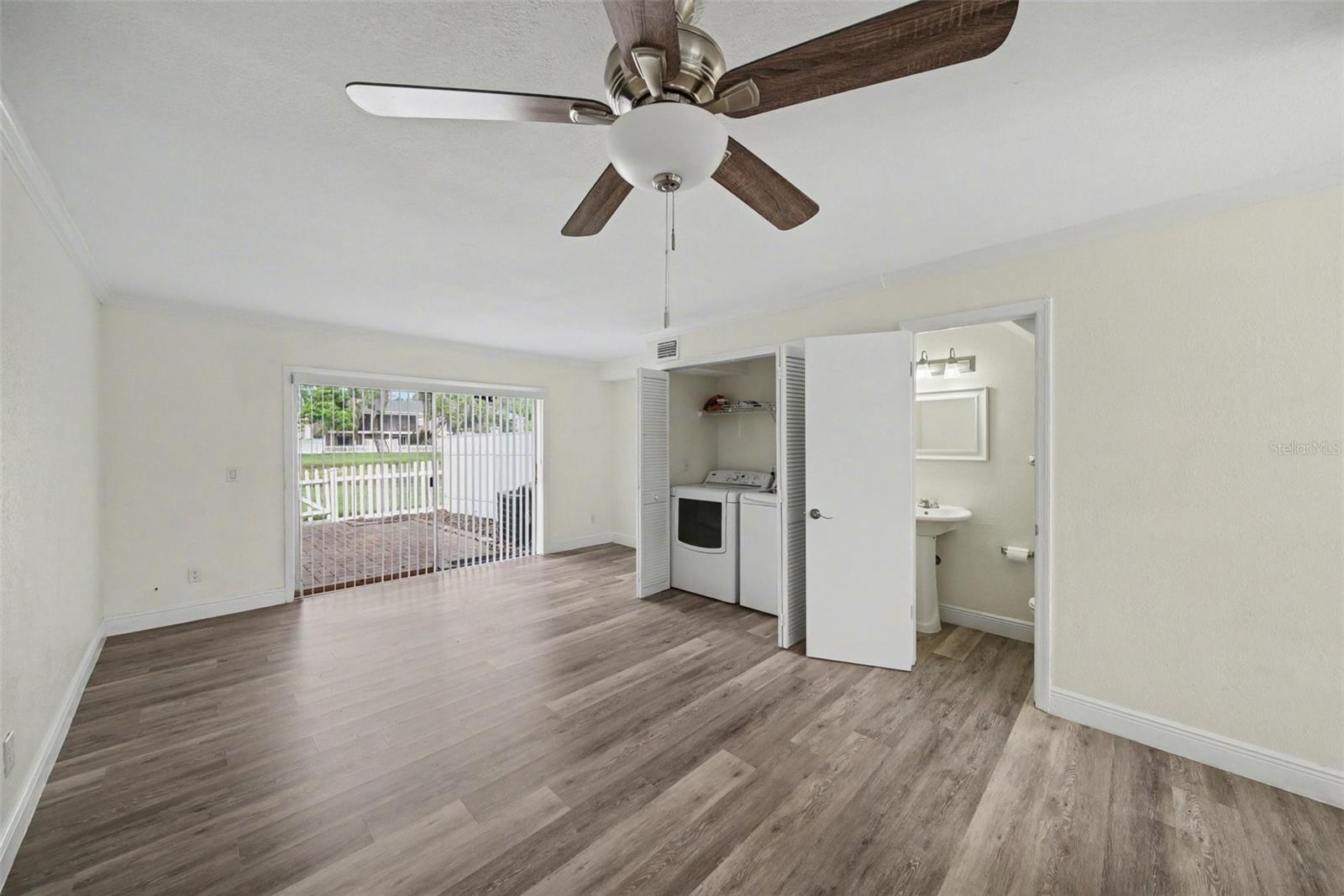 WHISPERING OAKS CONDOMINIUM - Residential