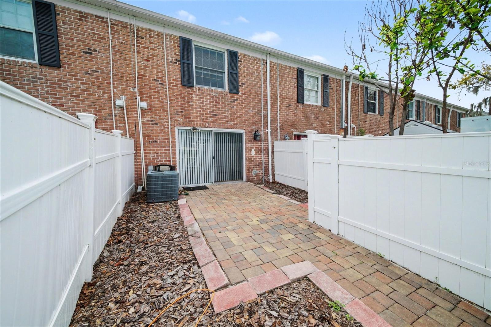 WHISPERING OAKS CONDOMINIUM - Residential