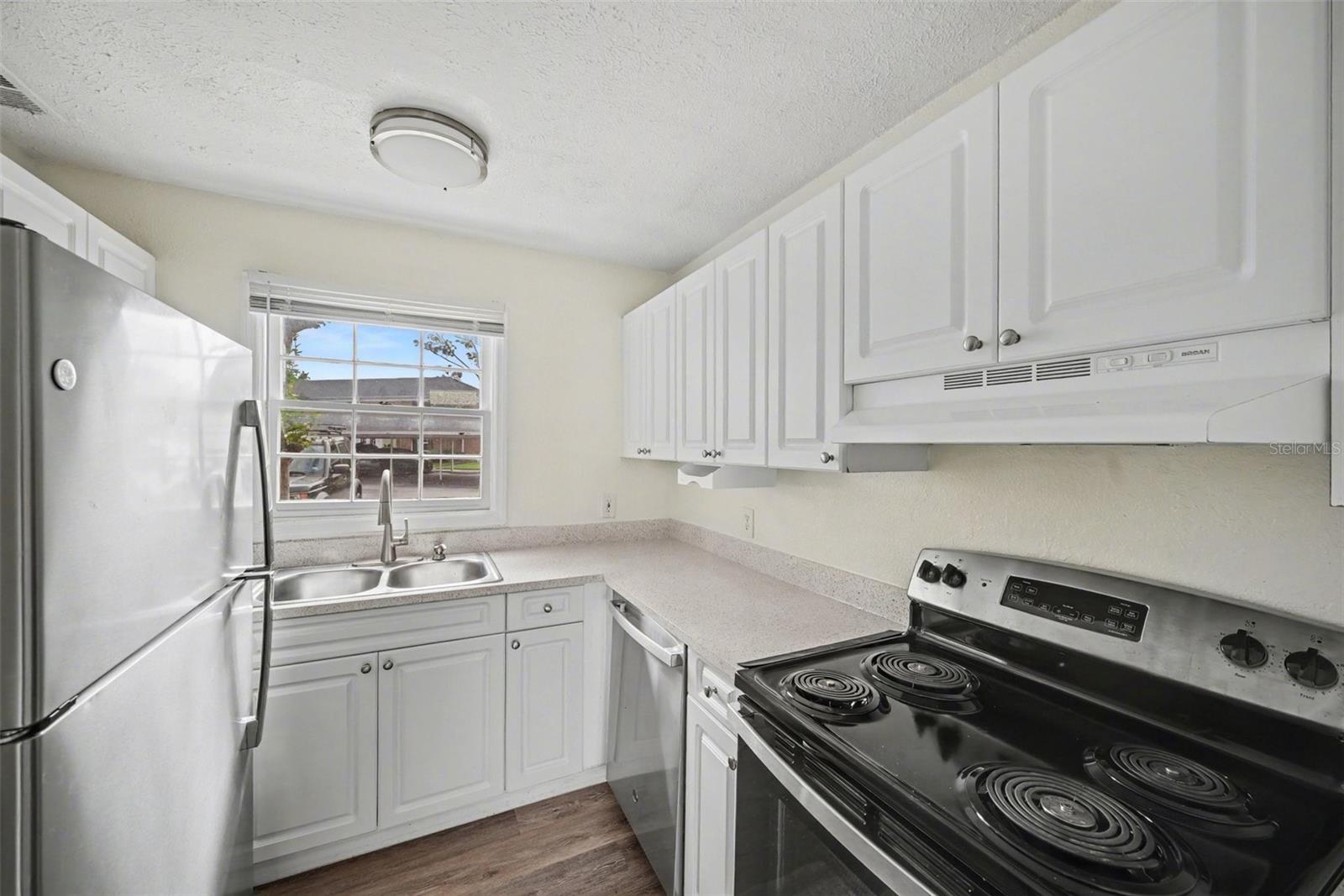 WHISPERING OAKS CONDOMINIUM - Residential