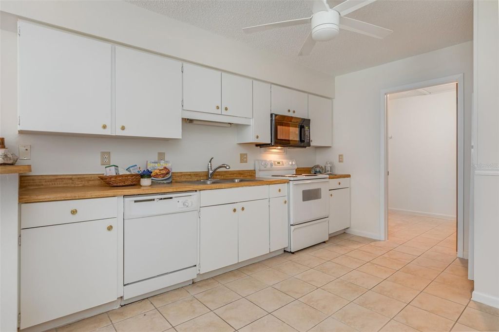 Photo of 4210 66th Street Circle W, Bradenton, FL 34209 (MLS # A4666439)