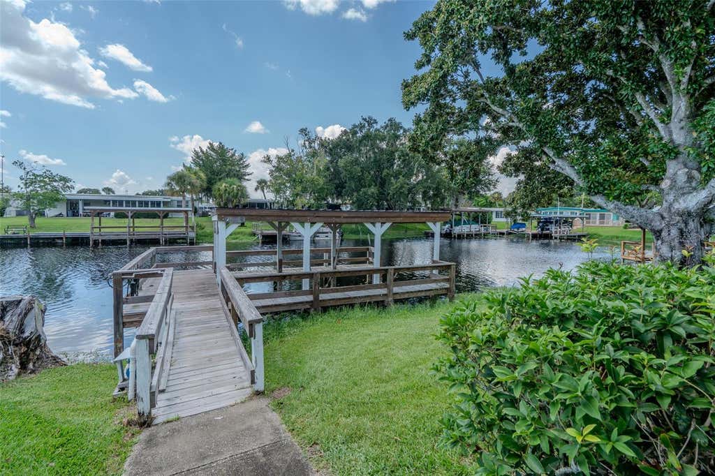 Photo of 1021 Hilltop Road, Tavares, FL 32778 (MLS # G5116446)