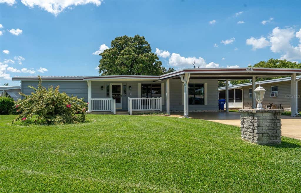 Photo of 1021 Hilltop Road, Tavares, FL 32778 (MLS # G5116446)