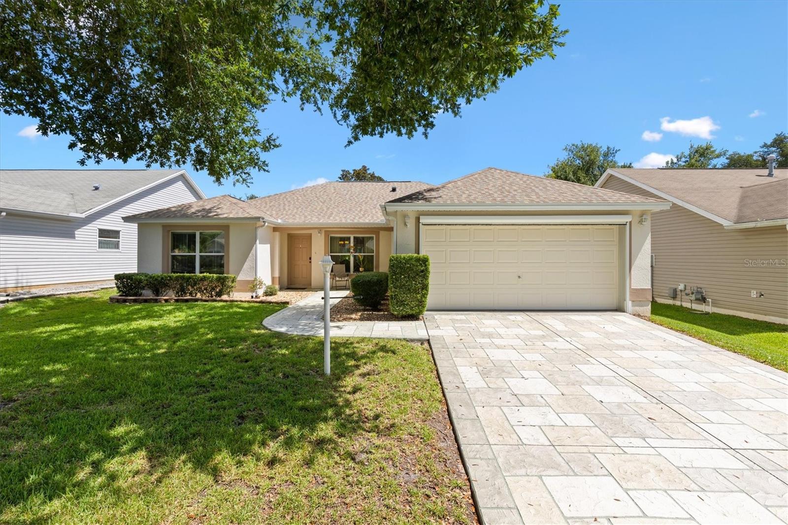 BOND IS PAID IN FULL! Maple Model 3 bedroom, 2 bathroom stucco home. Start Squeazing your own Fresh Fruit Juice. Orange, Grapefruit and Lemon. Pride of ownership abounds, Newer Roof 2024 With a 50 Year GAF Shingle transferrable warranty for roof with a 25 Year Labor. Newer Hot Water Tank. Flowing open floor plan. Wet areas, Laundry, Baths, Kitchen, and Lanai feature Gleaming Epoxy Floors Unique an excellent choice. Beautifully furnished and Almost Turn Key. Quiet neighborhood of Woodbury. Easy Access to Lake Sumter Landing and Spanish Springs. Garage Door Screen is an upgrade you will enjoy allowing for privacy and fresh air for cooler nights and mornings. This could be an excellent investment for a Rental or your New Wonderful Place to Live.
Don't delay, we expect this to sell quickly. Start living the Dream here in The Villages!