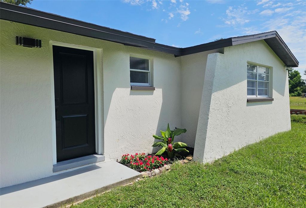 Photo of 9526 Eastfield Road, Thonotosassa, FL 33592 (MLS # TB8423025)
