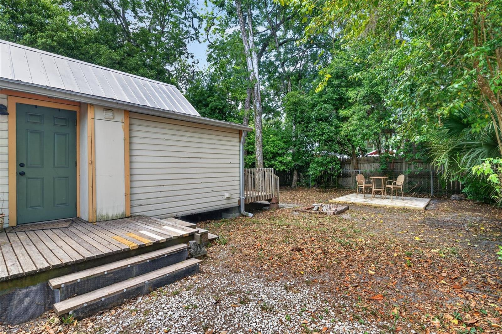 DAYS SUB MRS E L PT OF S 1/2 BRUSH CIRCLE - Residential