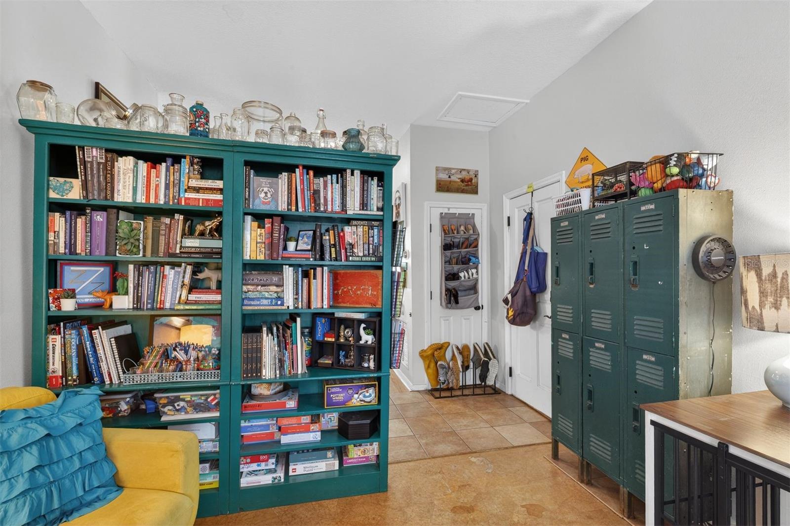 DAYS SUB MRS E L PT OF S 1/2 BRUSH CIRCLE - Residential