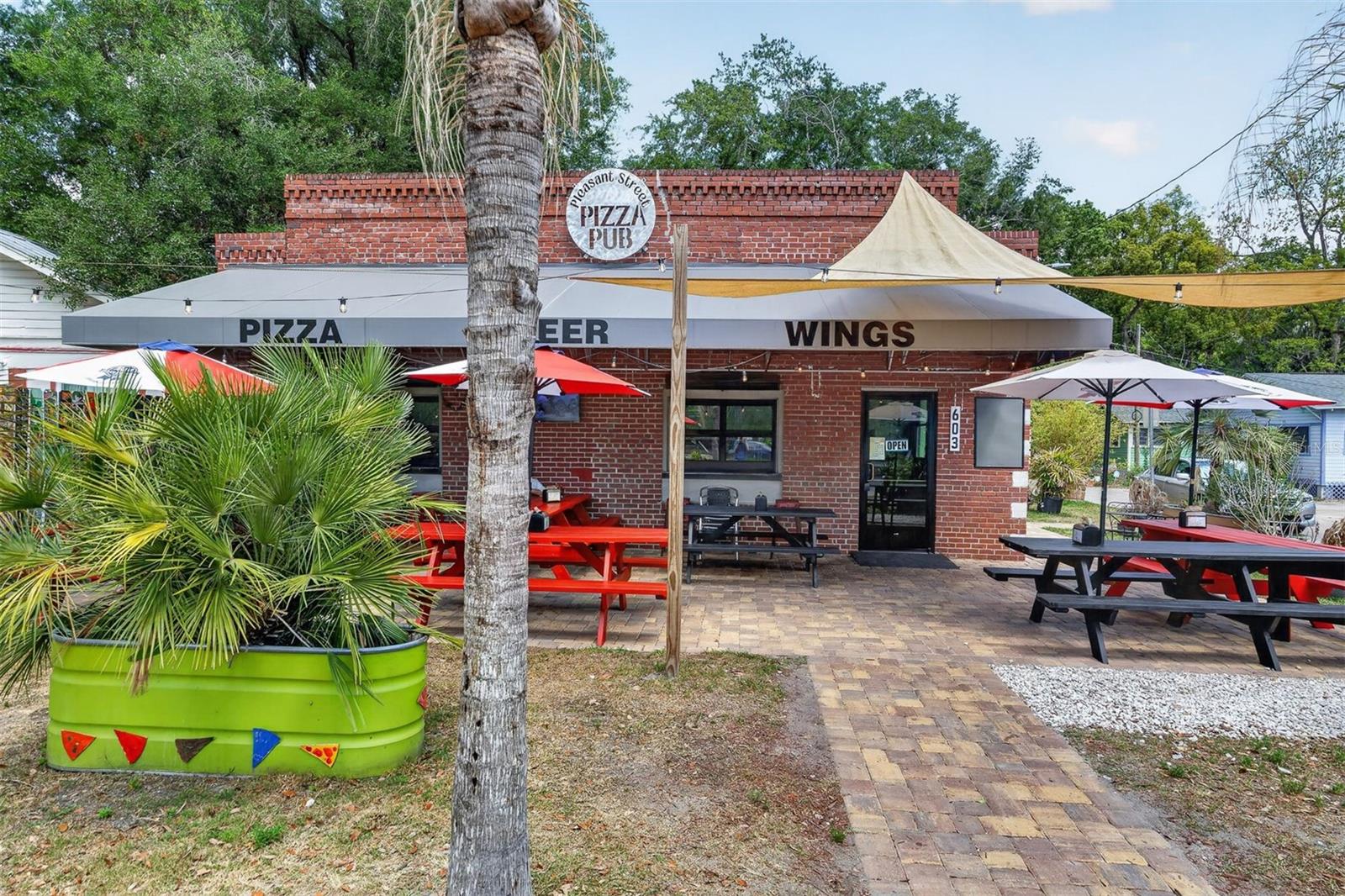 DAYS SUB MRS E L PT OF S 1/2 BRUSH CIRCLE - Residential