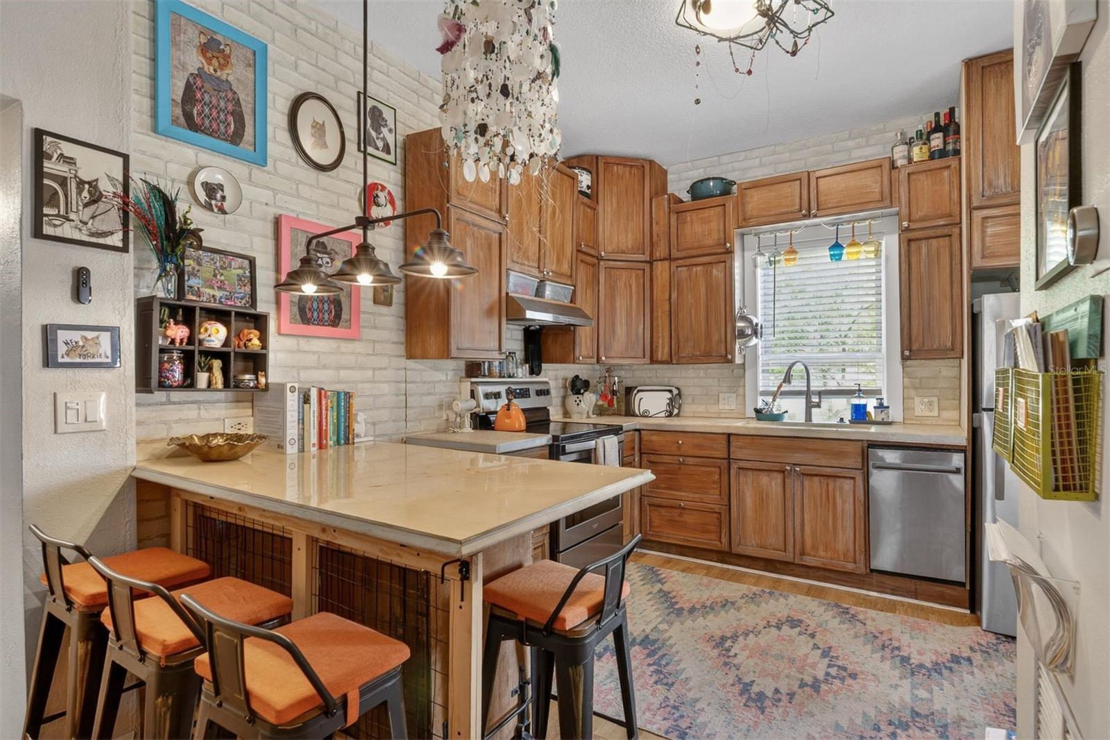 DAYS SUB MRS E L PT OF S 1/2 BRUSH CIRCLE - Residential