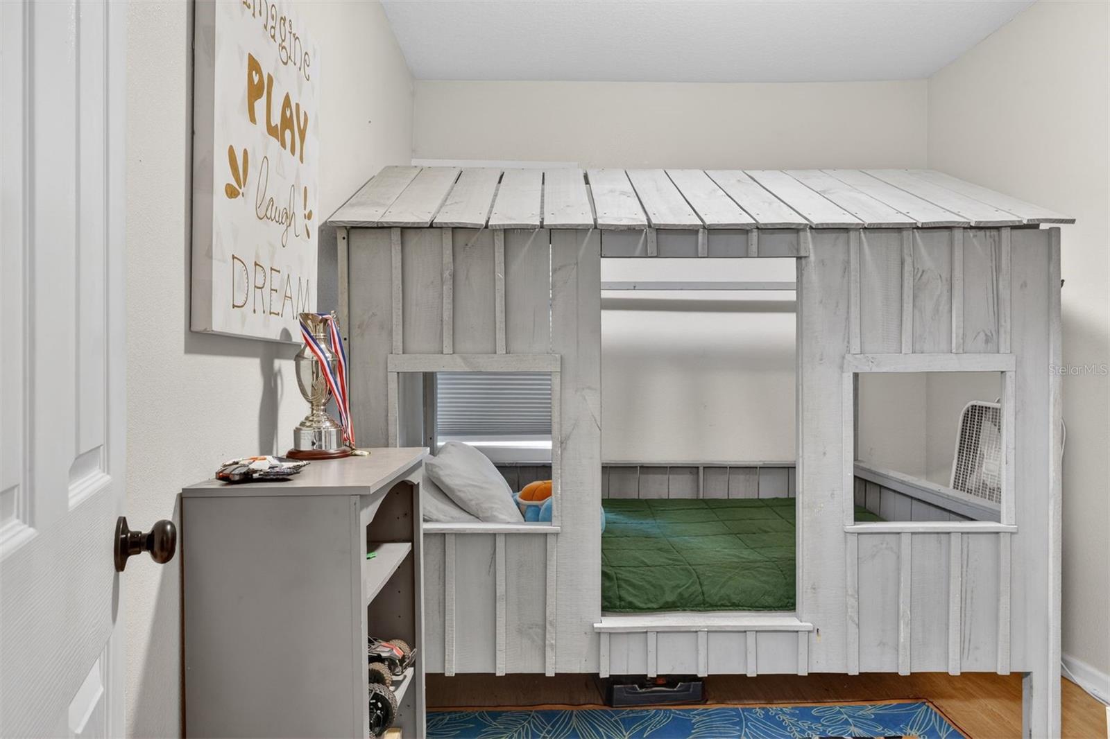 DAYS SUB MRS E L PT OF S 1/2 BRUSH CIRCLE - Residential