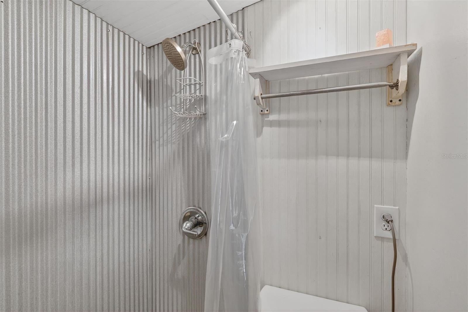 DAYS SUB MRS E L PT OF S 1/2 BRUSH CIRCLE - Residential