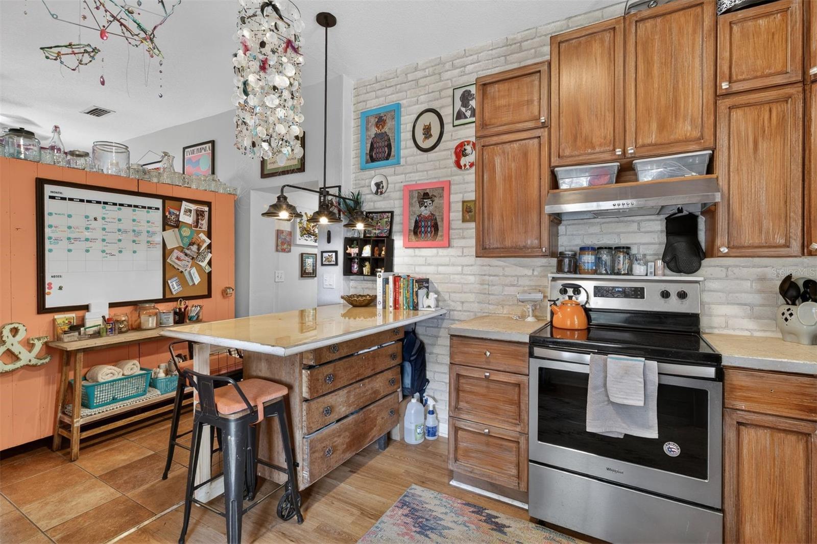 DAYS SUB MRS E L PT OF S 1/2 BRUSH CIRCLE - Residential