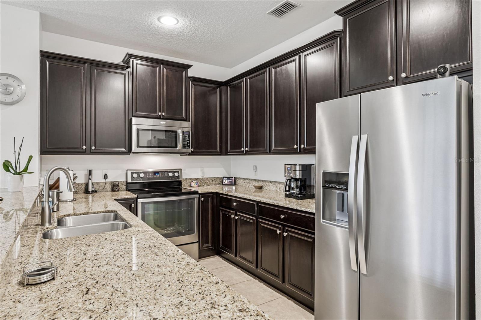 SUTTON PLACE TOWNHOMES A REPLAT - Residential