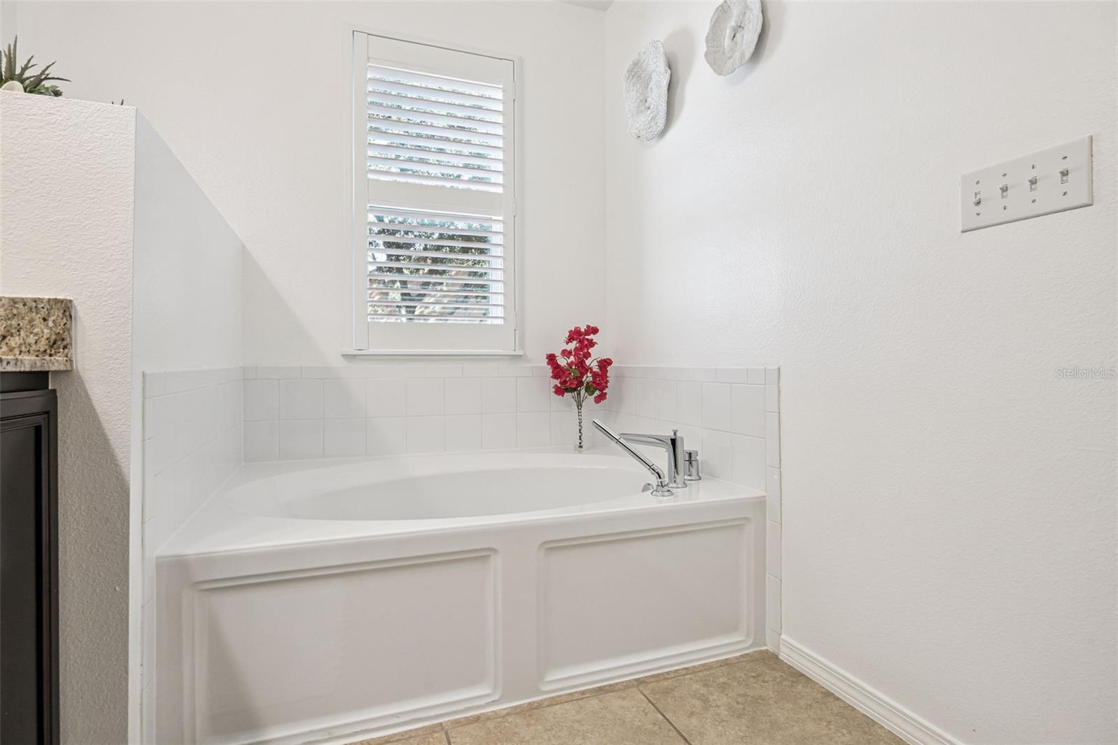 SUTTON PLACE TOWNHOMES A REPLAT - Residential
