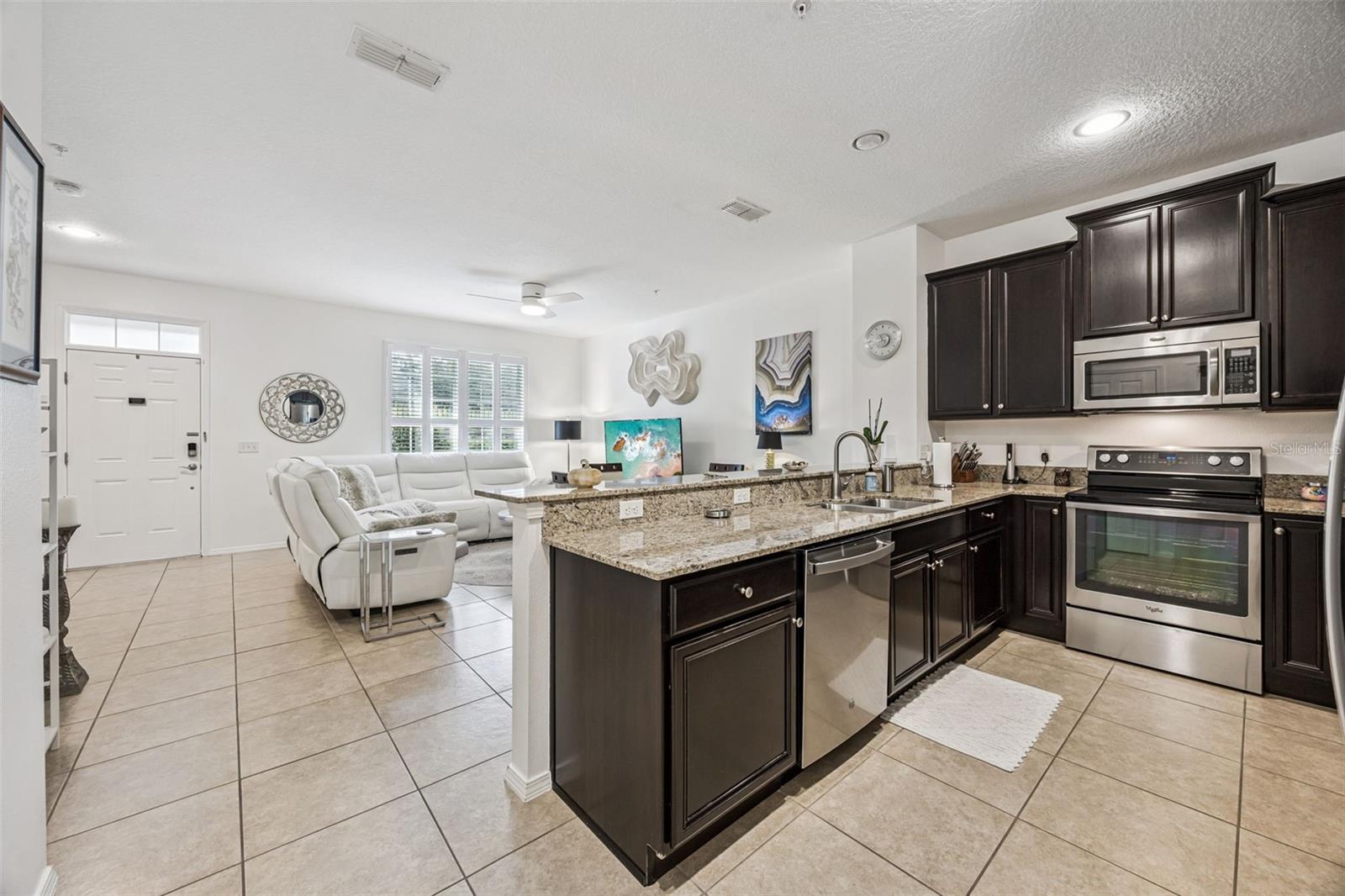 SUTTON PLACE TOWNHOMES A REPLAT - Residential