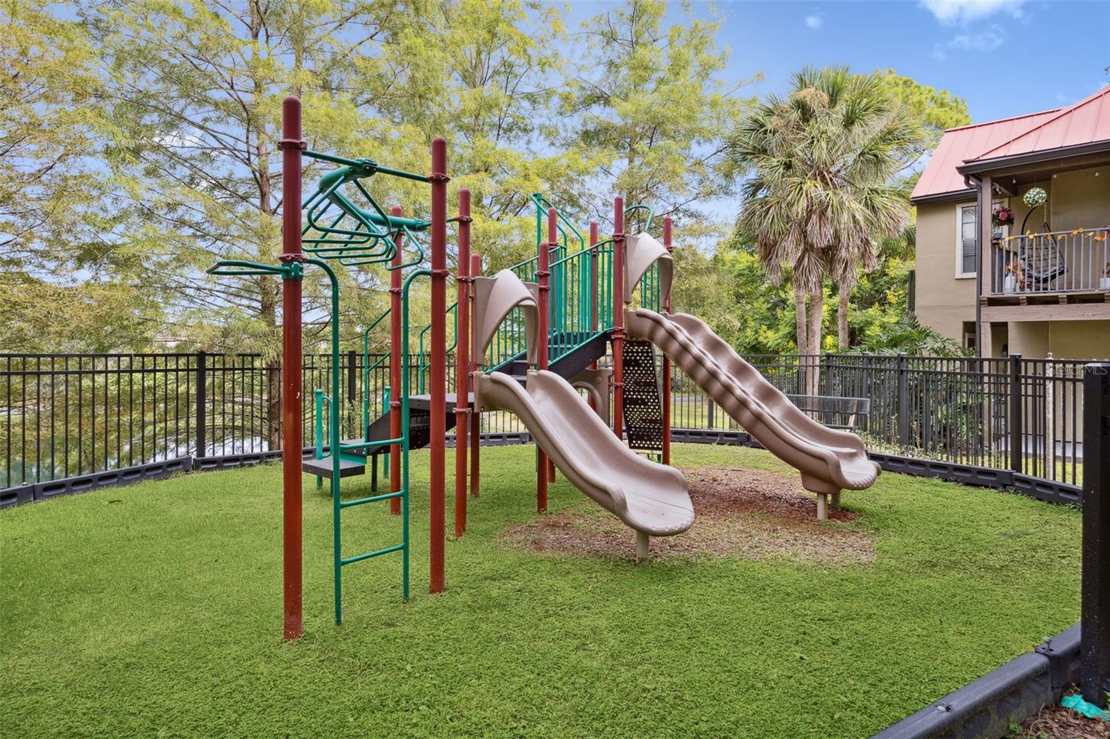 SUTTON PLACE TOWNHOMES A REPLAT - Residential